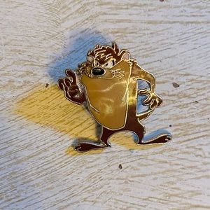 VINTAGE *1993 LOONEY TUNES enamel pin! Tasmanian Devil